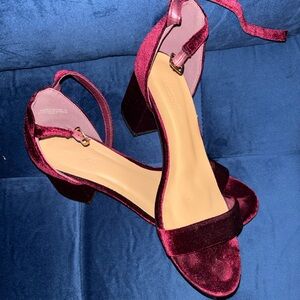 Bamboo Gently worn, Cranberry Ankle strap, open toed holiday sandal. Size 8 1/2